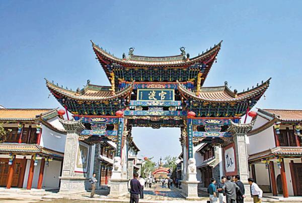 上海街头靓丽精美龙年装饰陆续“上线”迎接农历龙年